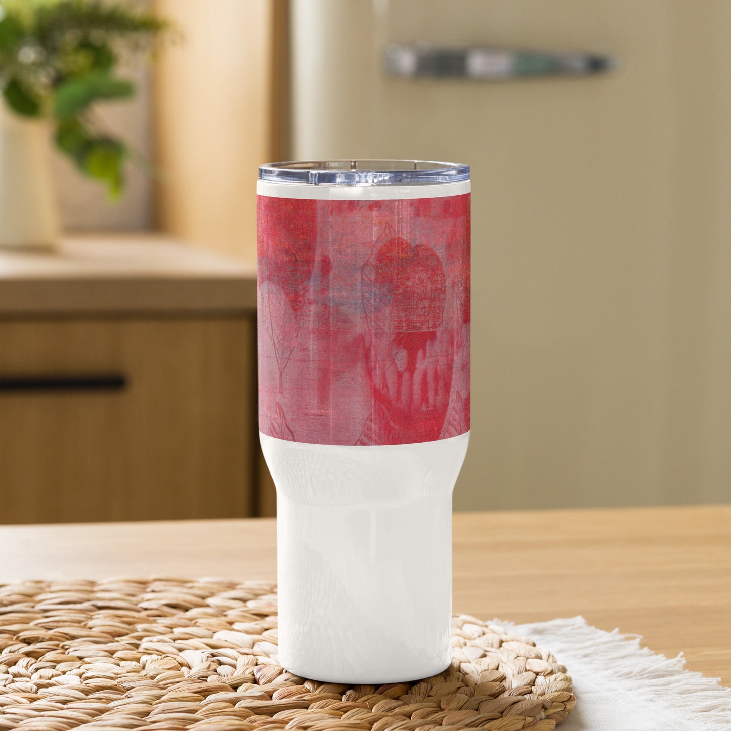 Travel mug with a handle