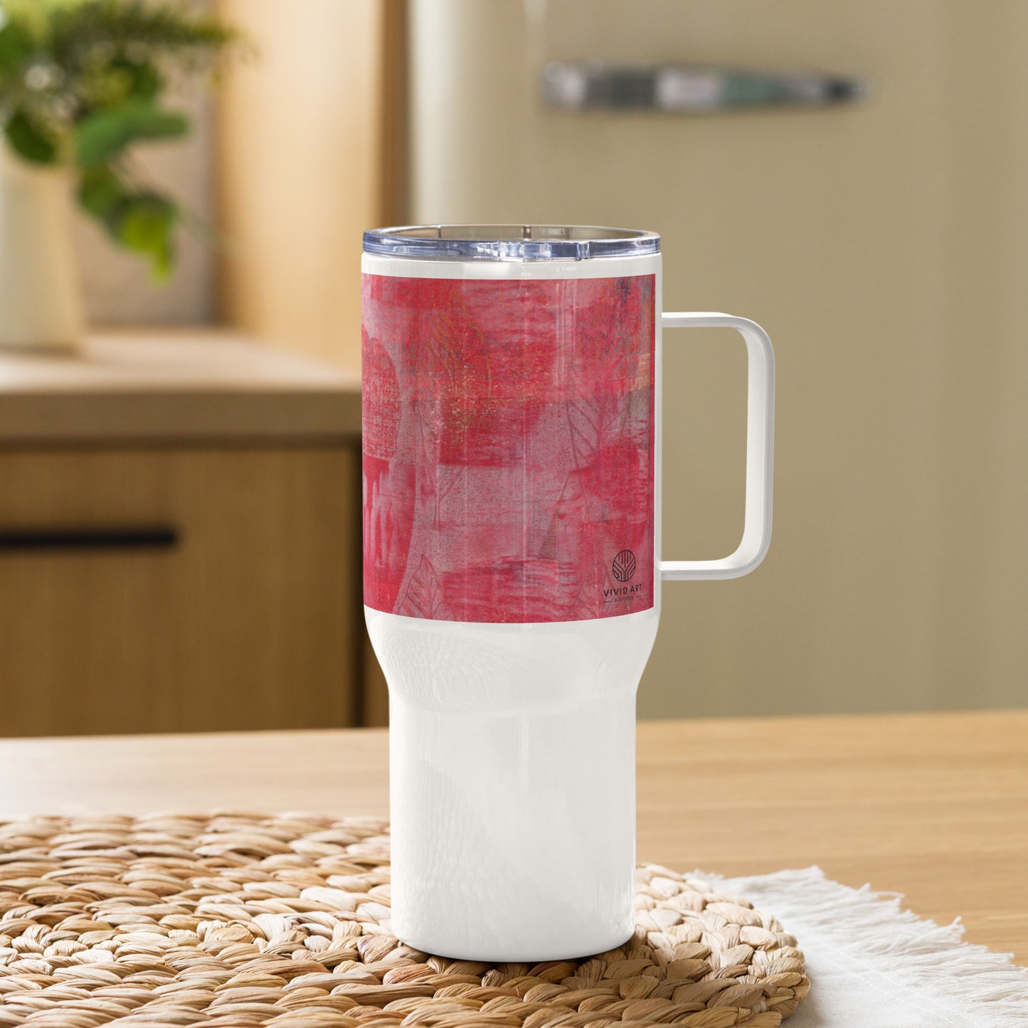 Travel mug with a handle