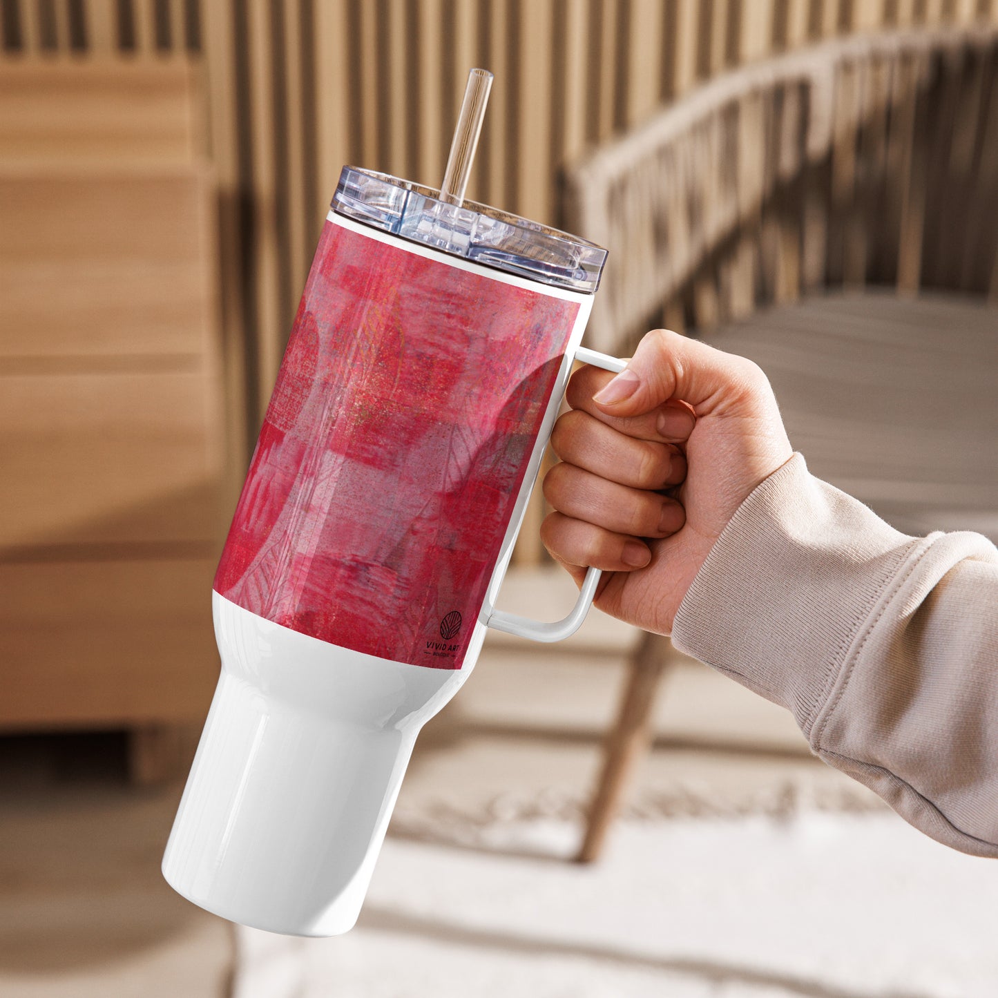 Travel mug with a handle